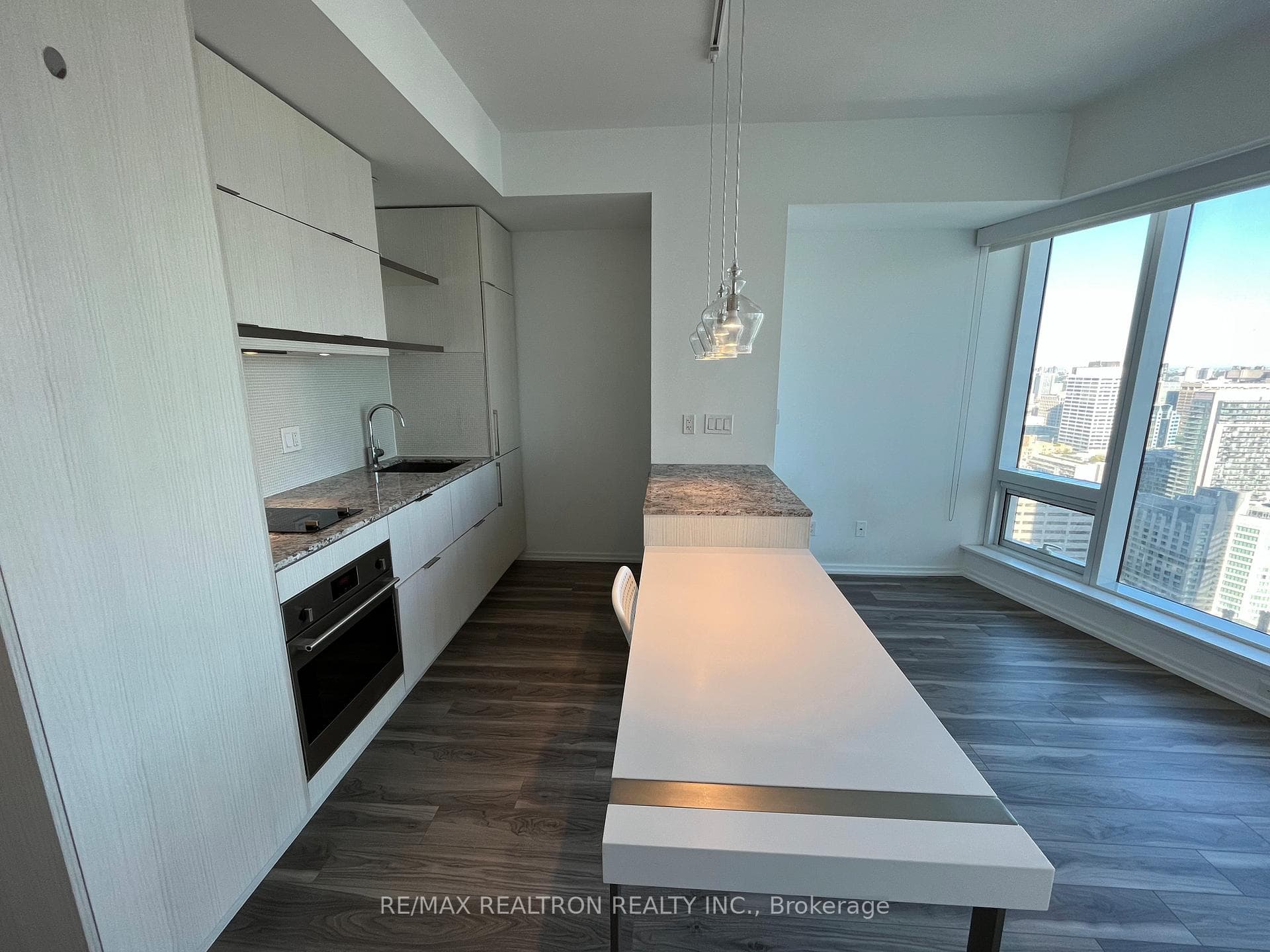 197 Yonge Street Unit 3113 photo 2