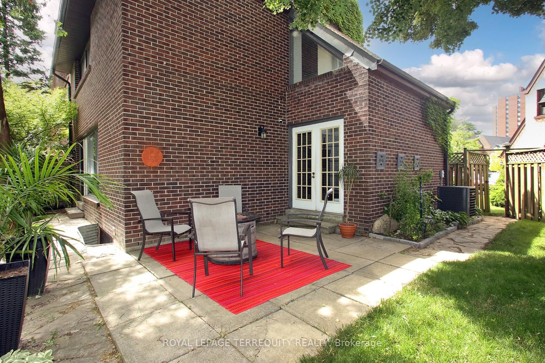 7 Stoneham Road photo 31
