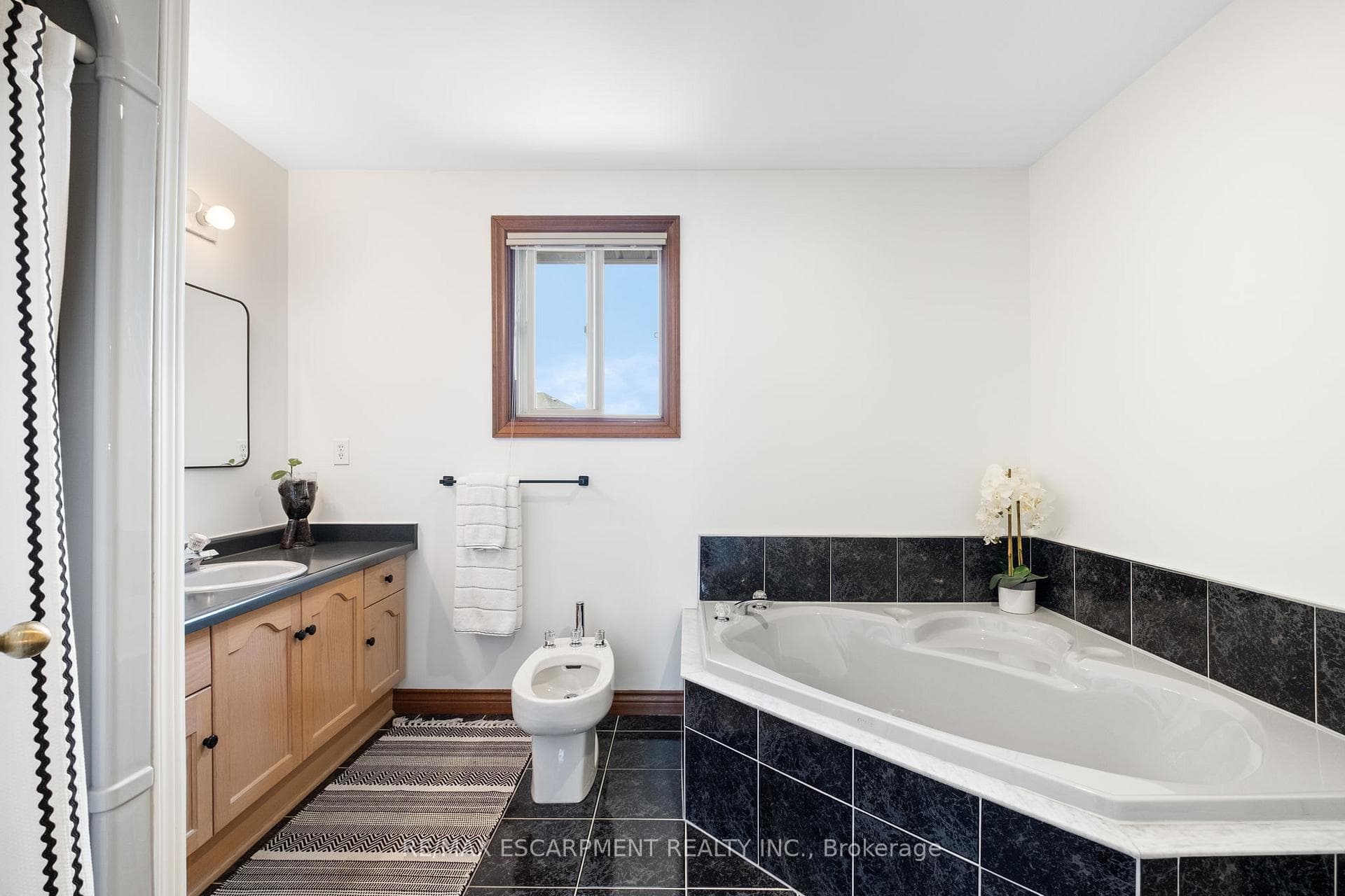 95 Gatestone Drive photo 42