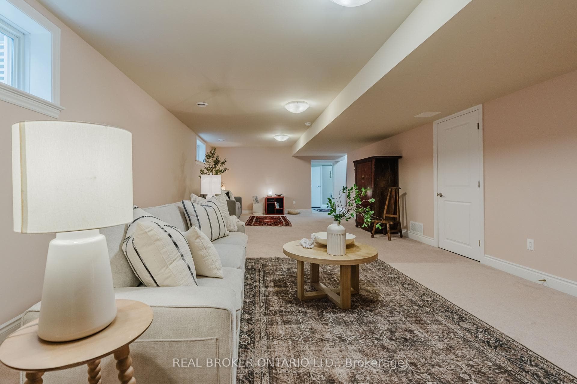 279 Currell Avenue photo 32