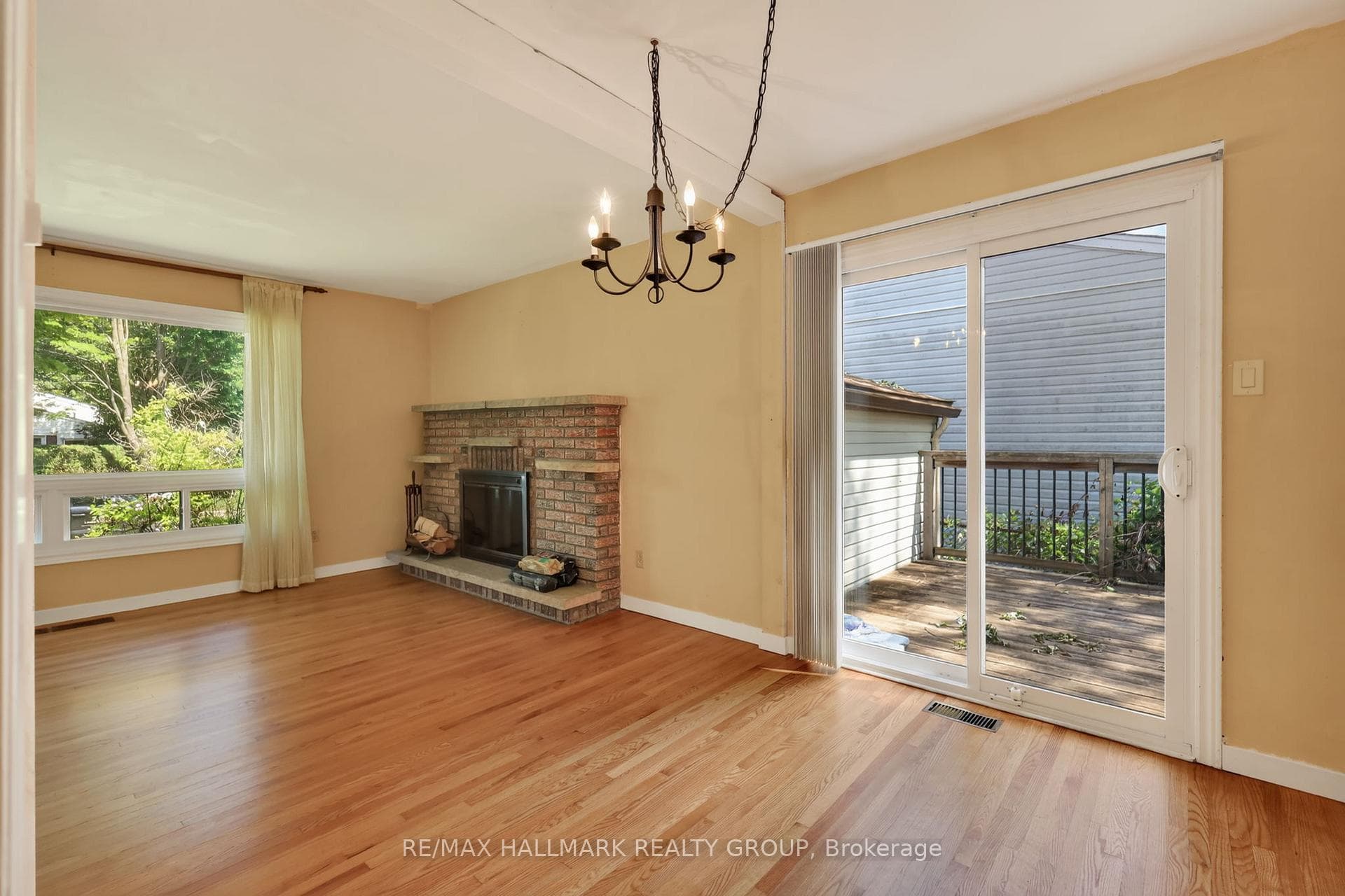 738 Stiles Crescent photo 12