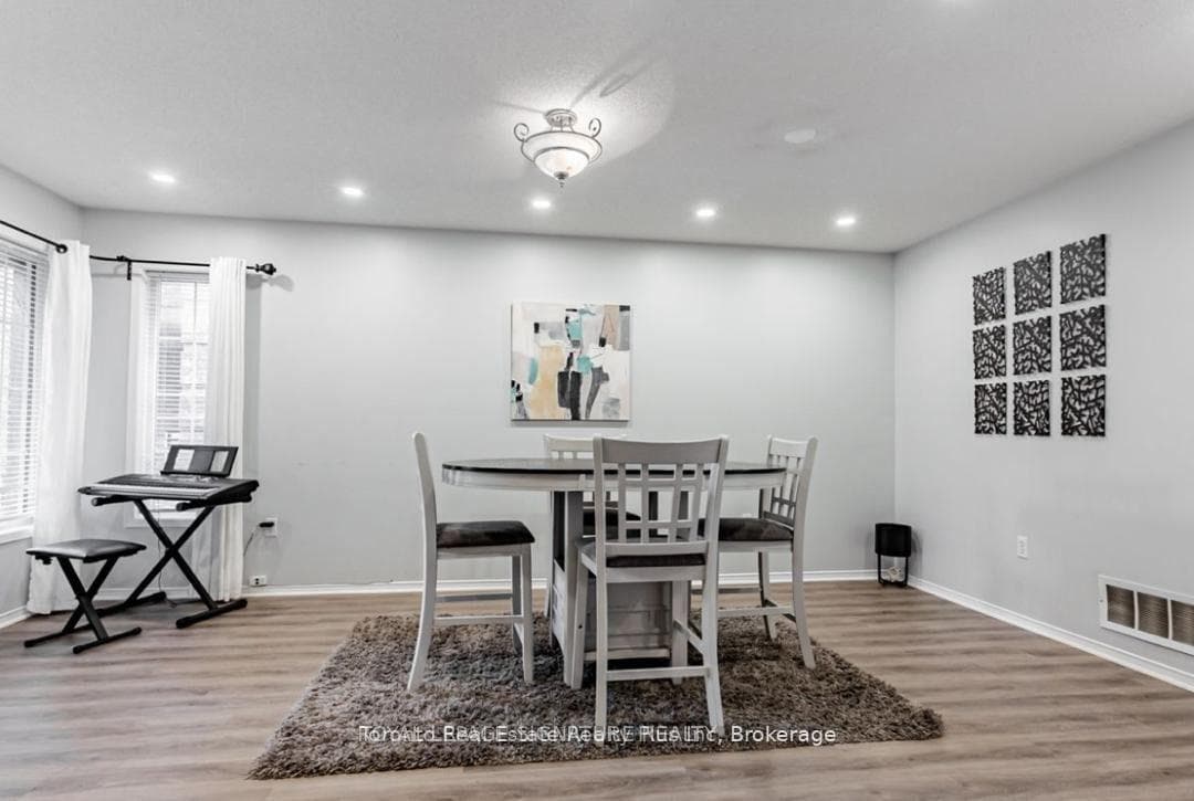 18 Preston Avenue photo 6