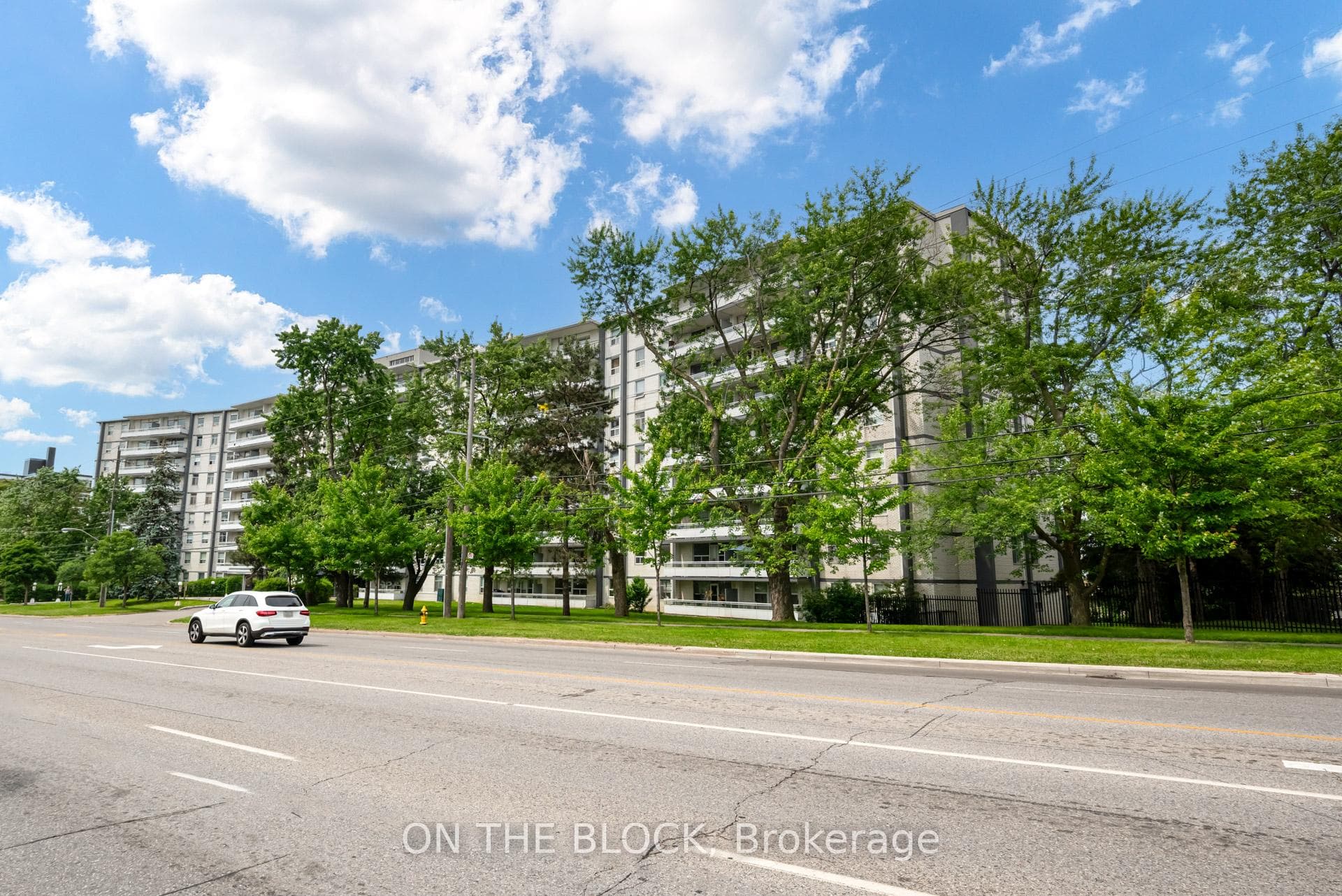 3460 Keele Street Unit 404 photo 1