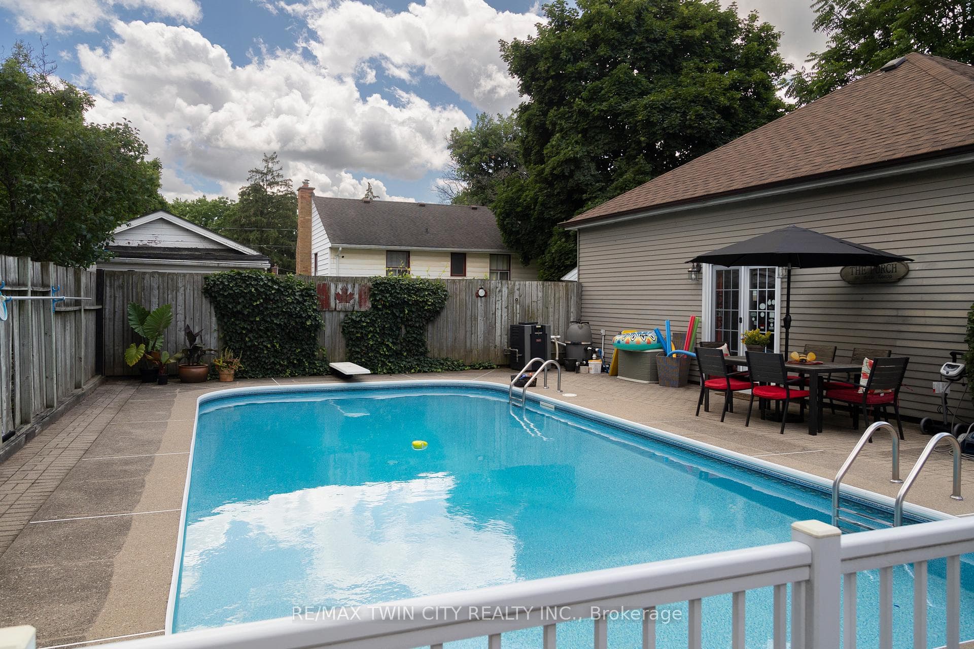 15 LYNDHURST Street photo 4