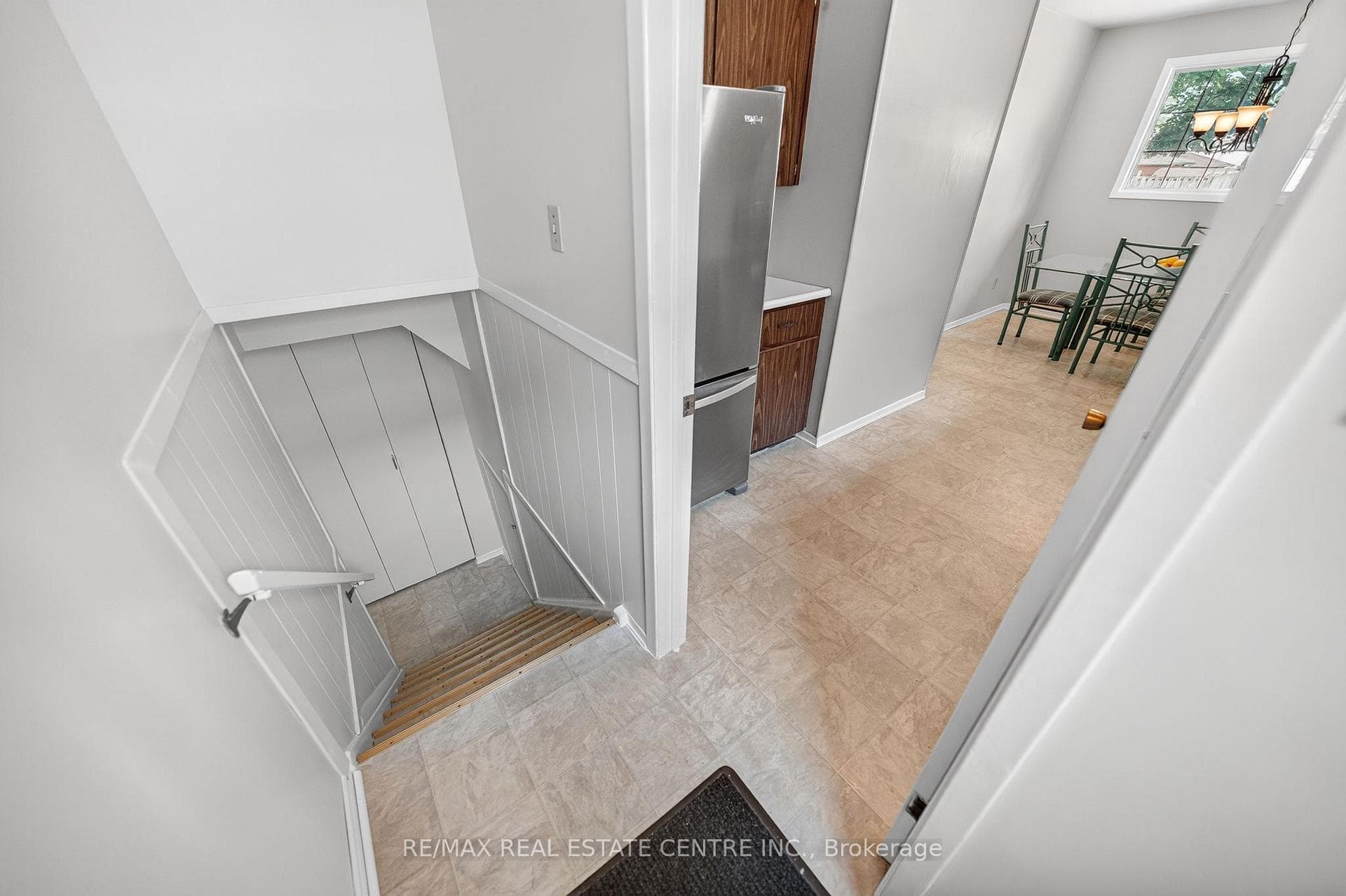 120 Arrowhead Crescent photo 24