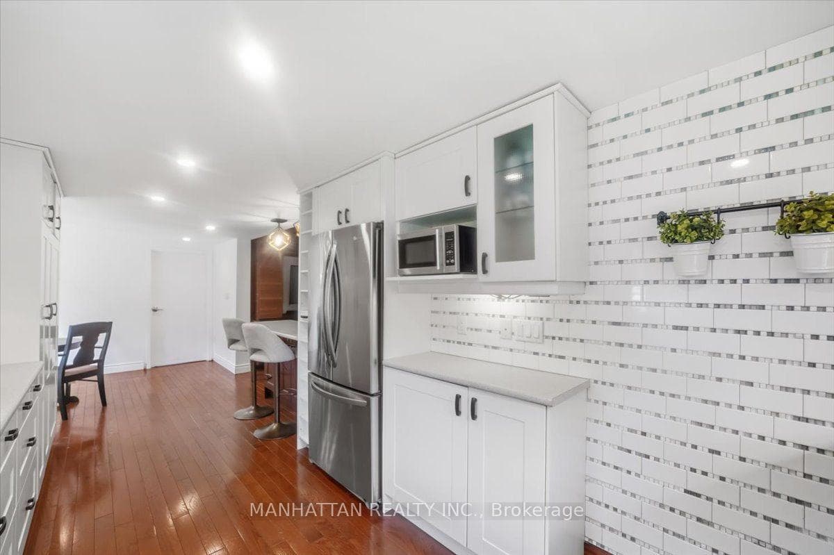 10 Victor Drive photo 11