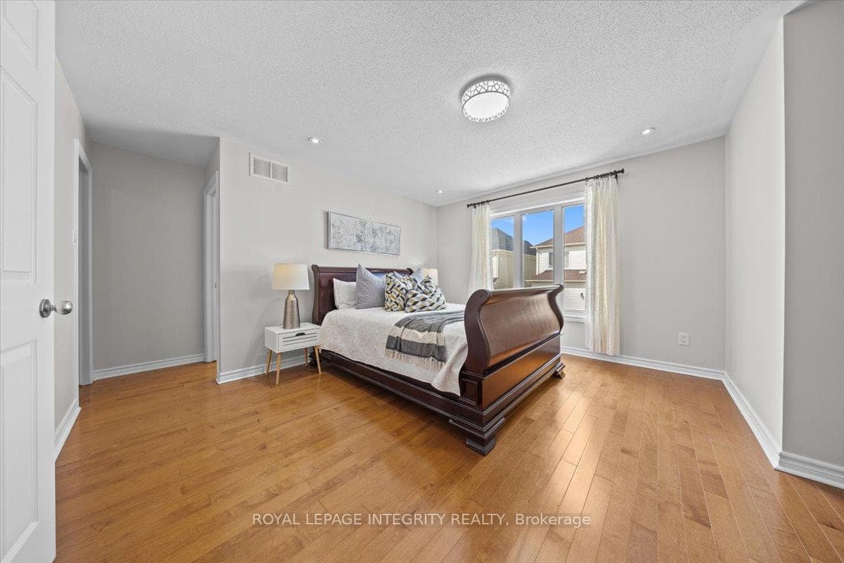 650 New Liskeard Crescent photo 23