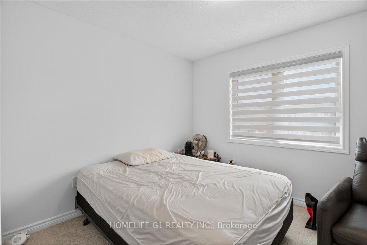 5 Dyer Crescent photo 33