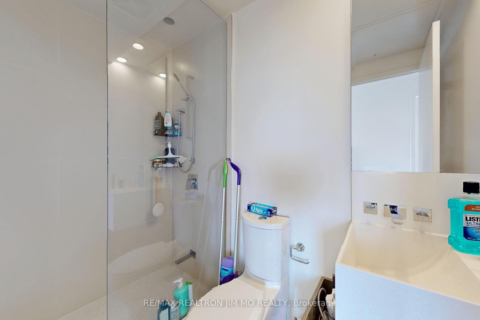 1 Bloor Street Unit 2304 photo 18