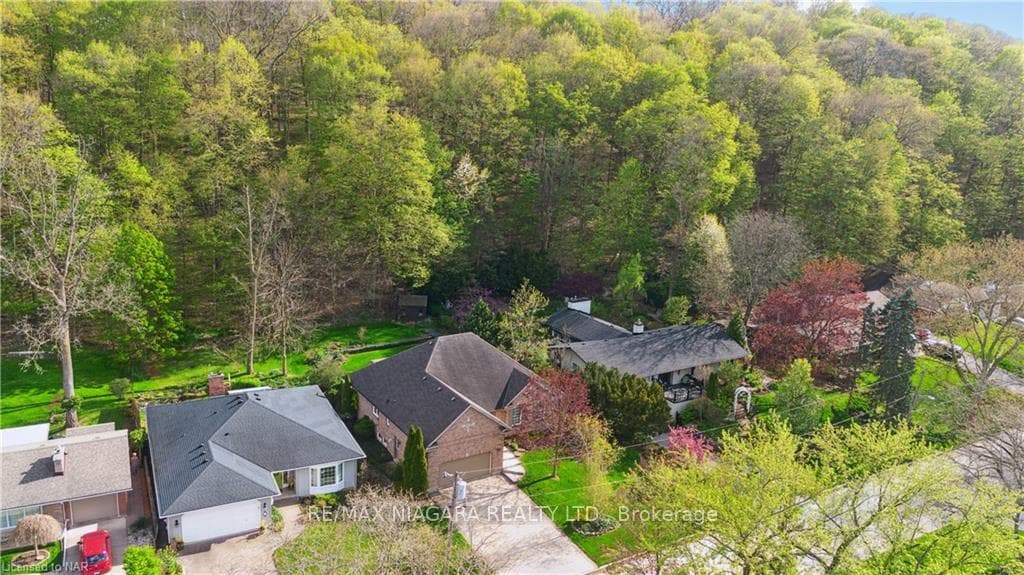 190 Woodside Drive photo 3