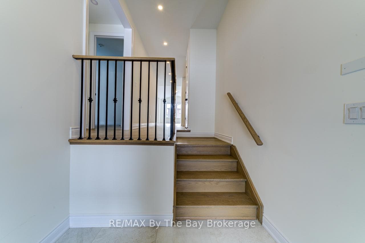 170 Mapleside Drive photo 4