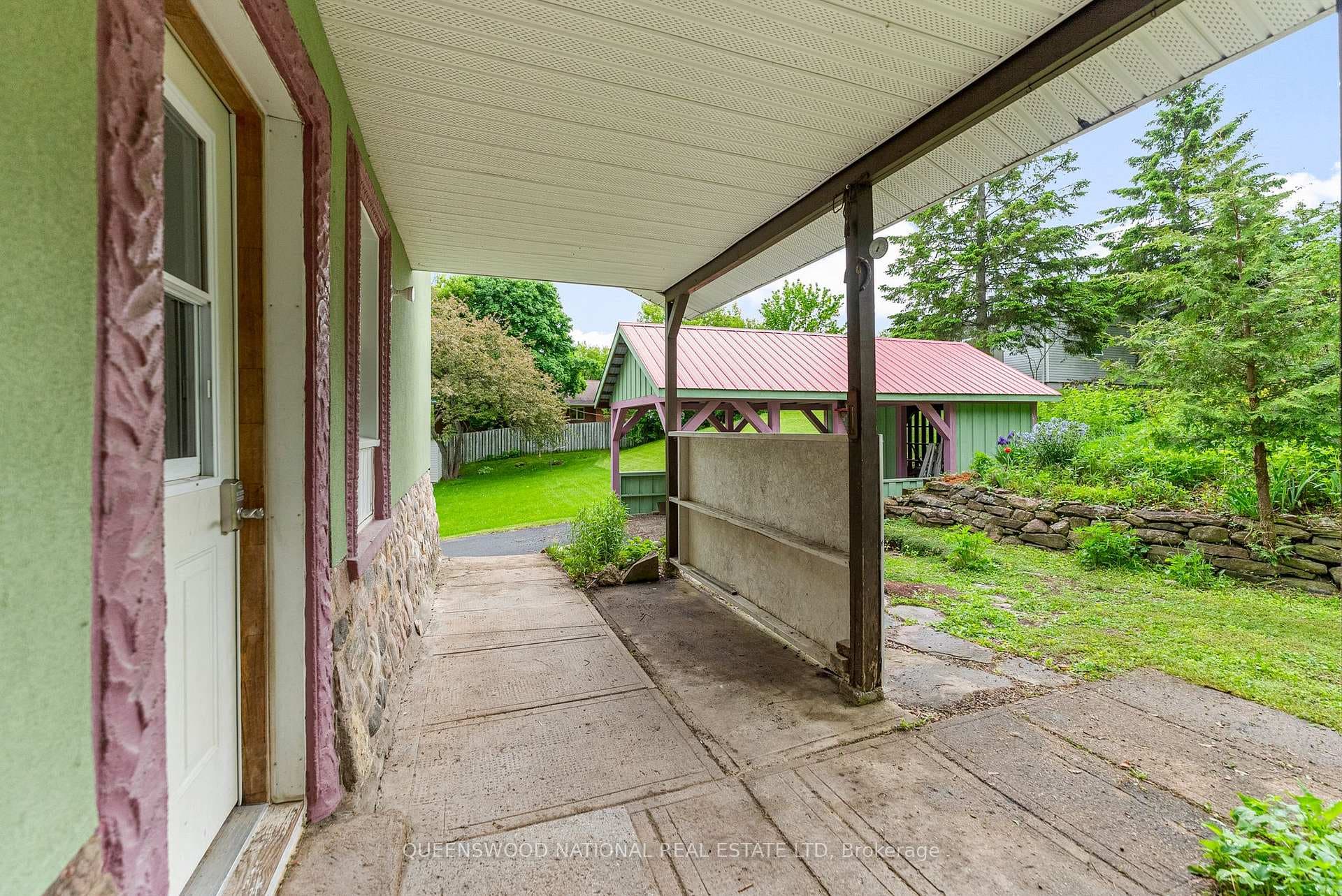 156 Wellington Street photo 39