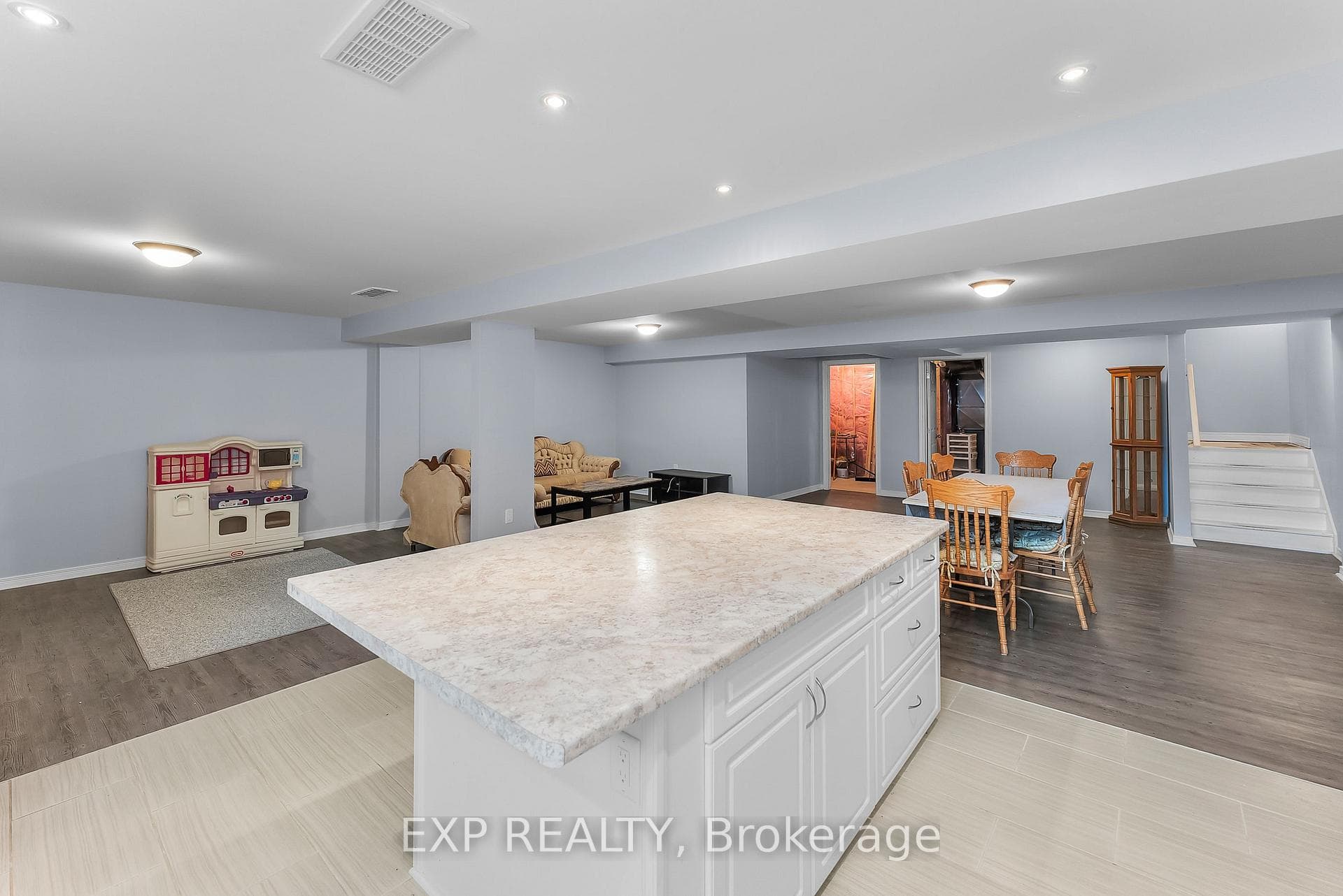 5490 Prince Edward Avenue Unit 4 photo 28