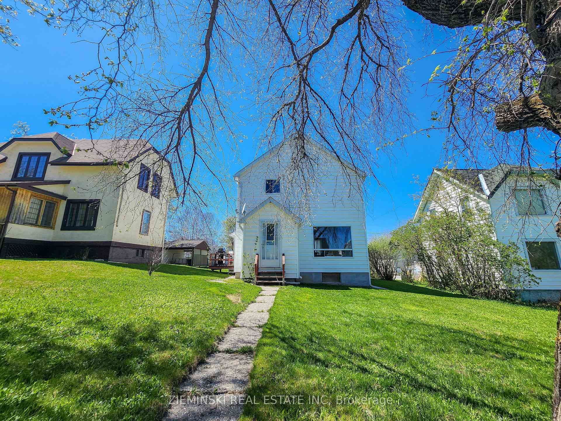 120 Devonshire Avenue photo 24