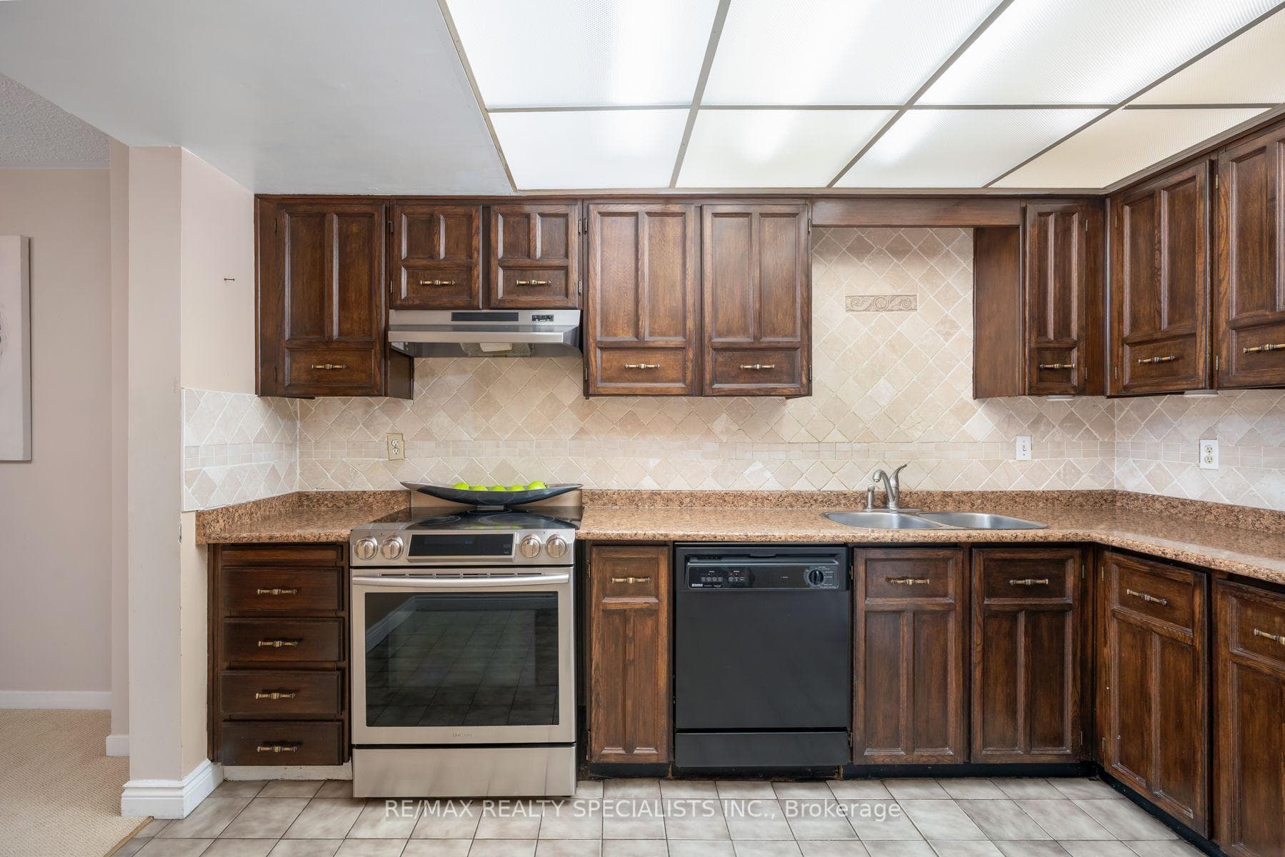 20 Mineola Road Unit 75 photo 16