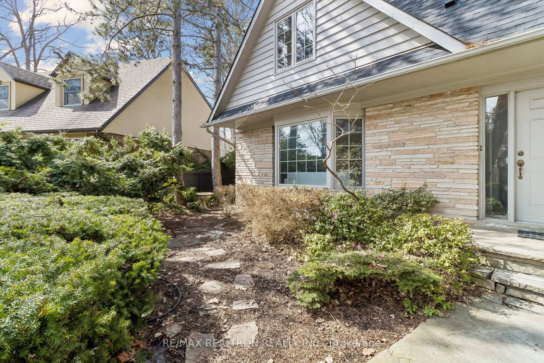 57 Hemingway Crescent photo 4