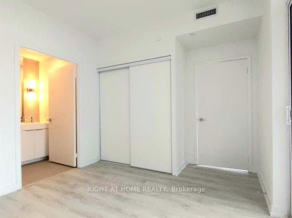33 Helendale Avenue Unit 1312 photo 5