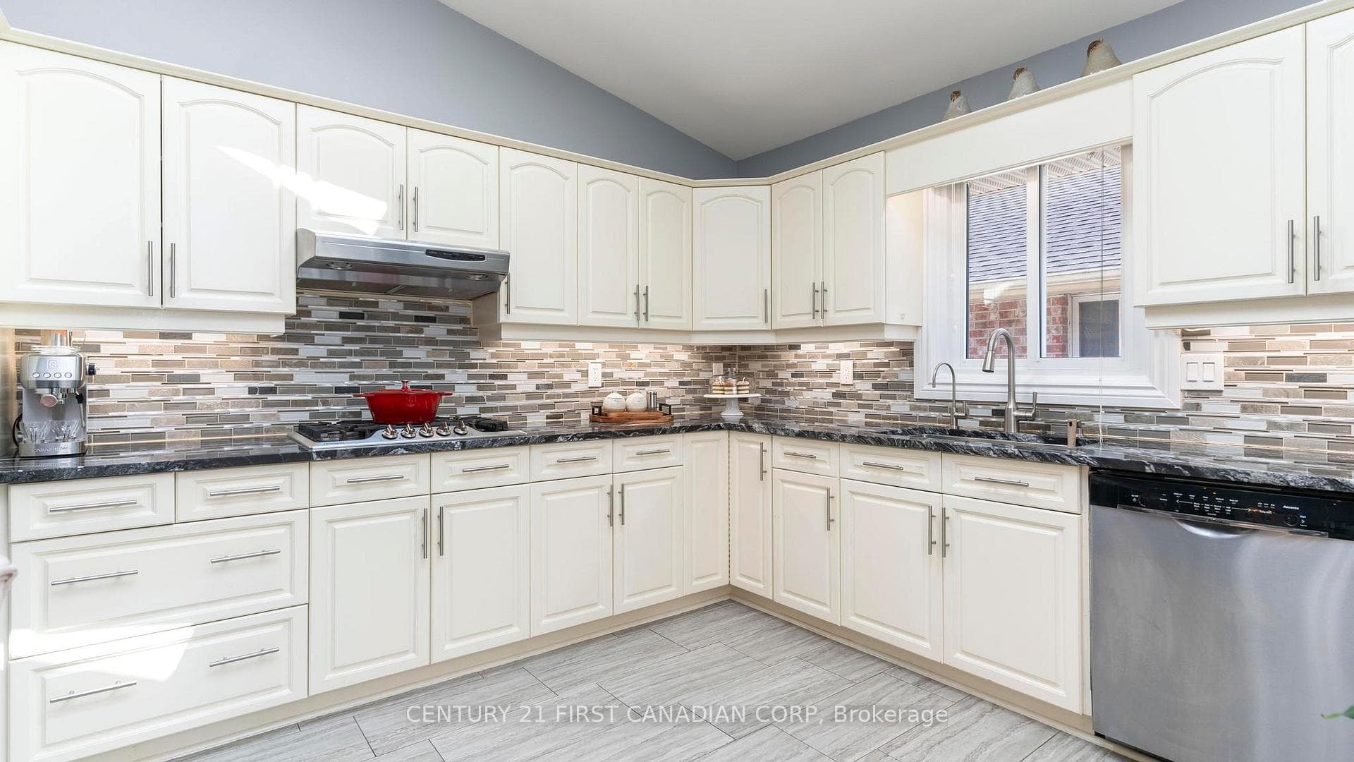 100 Josselyn Drive photo 13