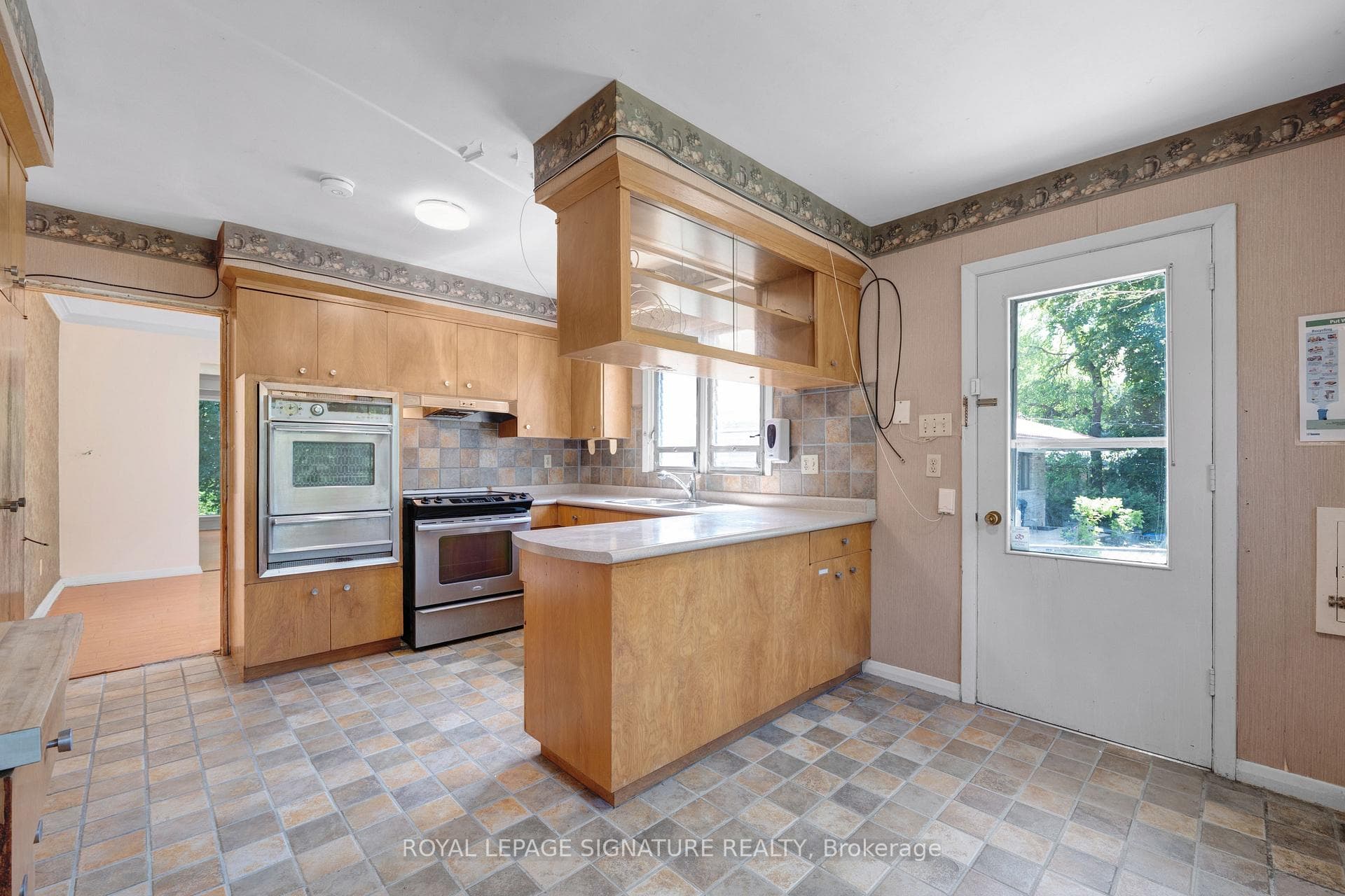 209 Burbank Drive photo 10