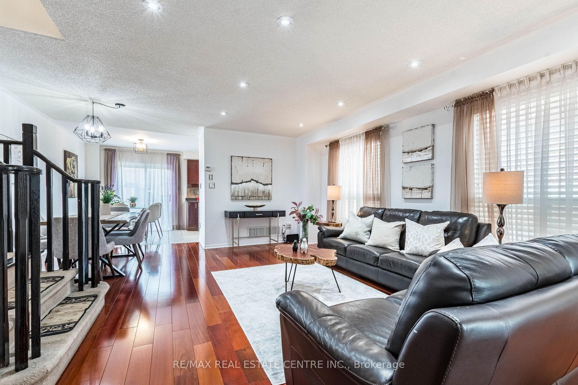 3226 Raindance Crescent photo 5