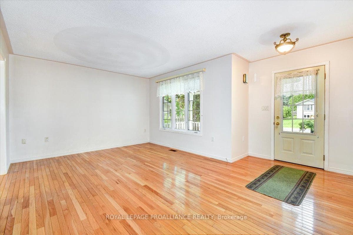 34 South Maloney Street photo 11