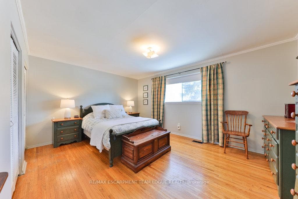 1292 Elgin Crescent photo 20