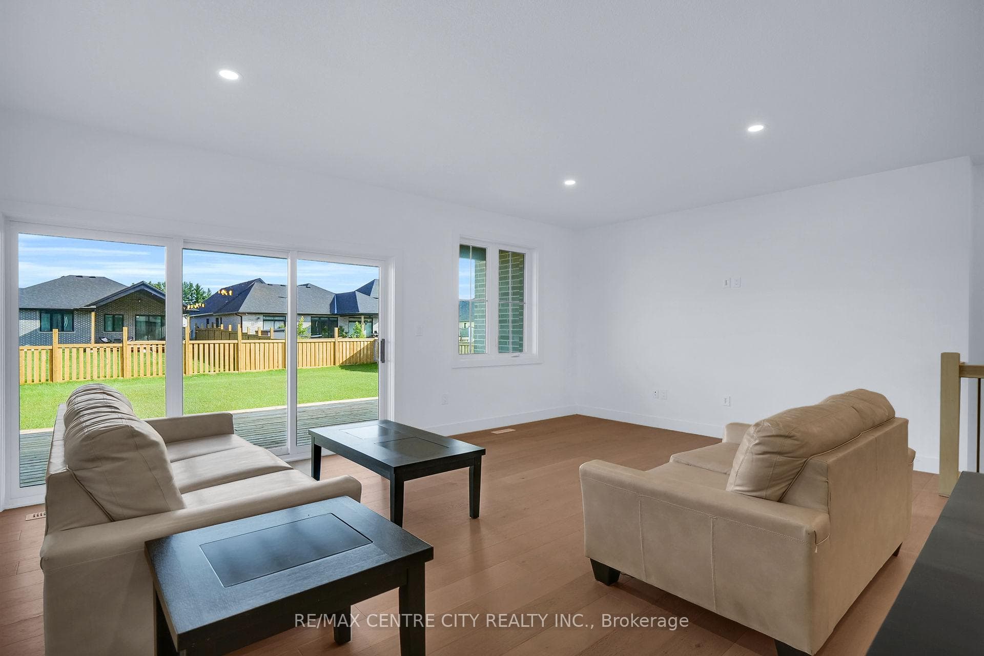 104 Foxborough Place photo 12