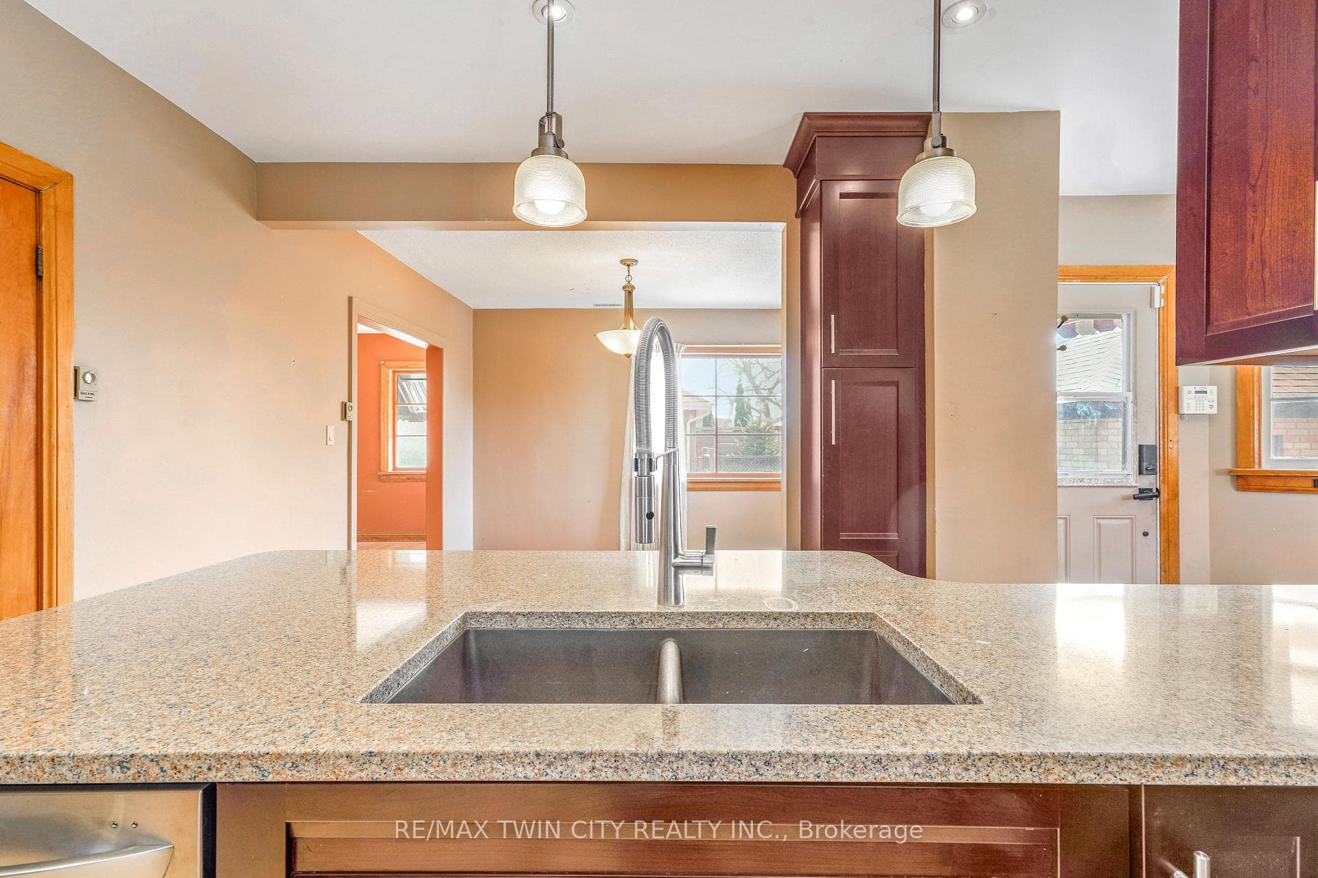 8 Cecil Avenue photo 13