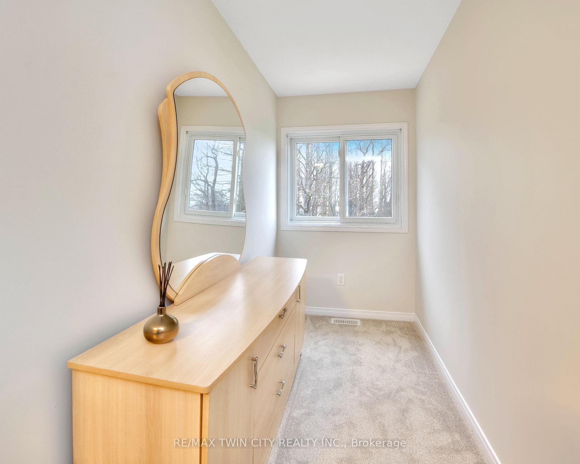 198 Snowdrop Crescent photo 17