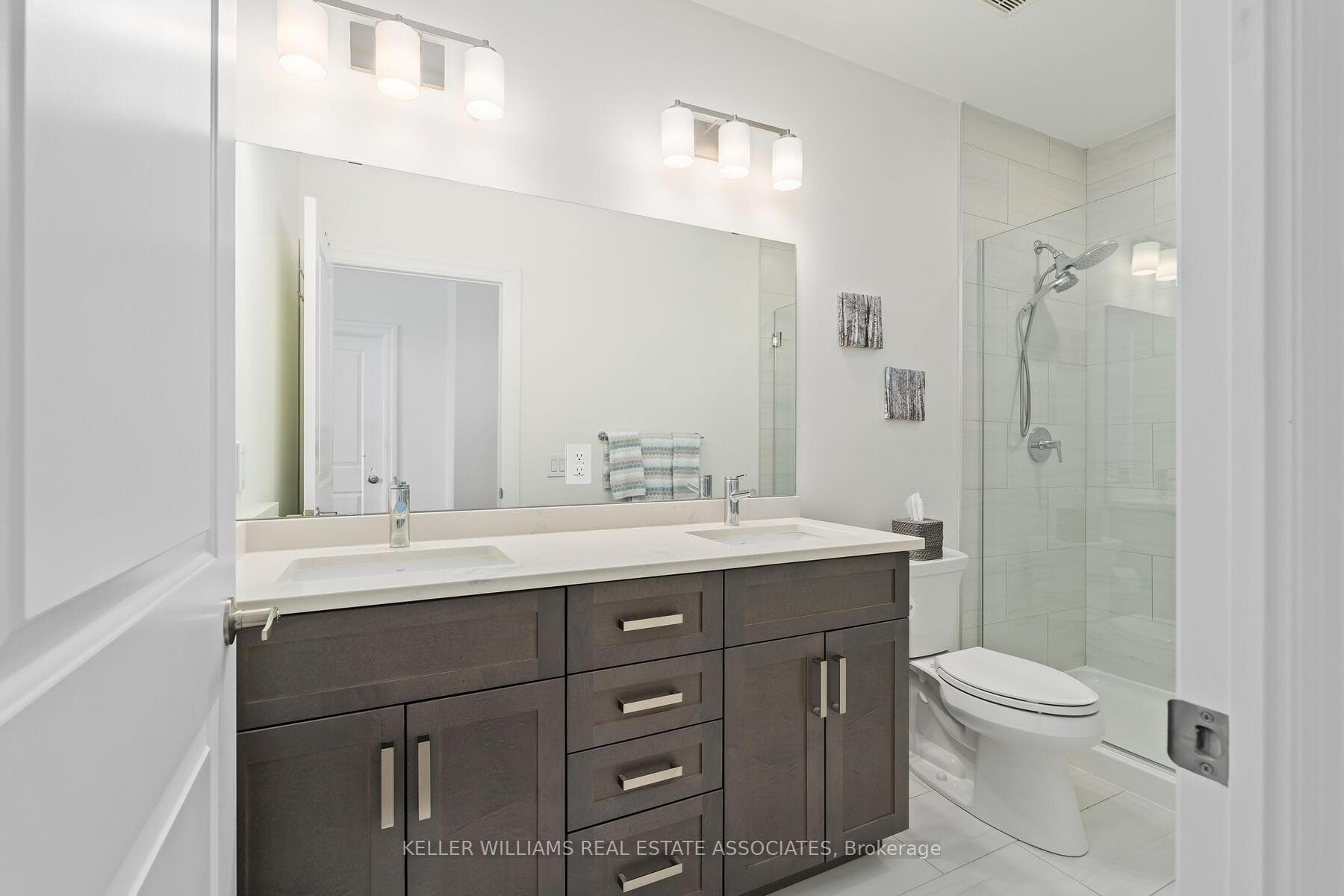 4 Pc Ensuite Bathroom
