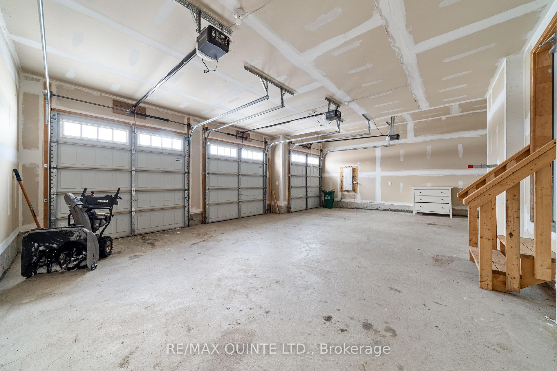 61 Summer Breeze Drive photo 42