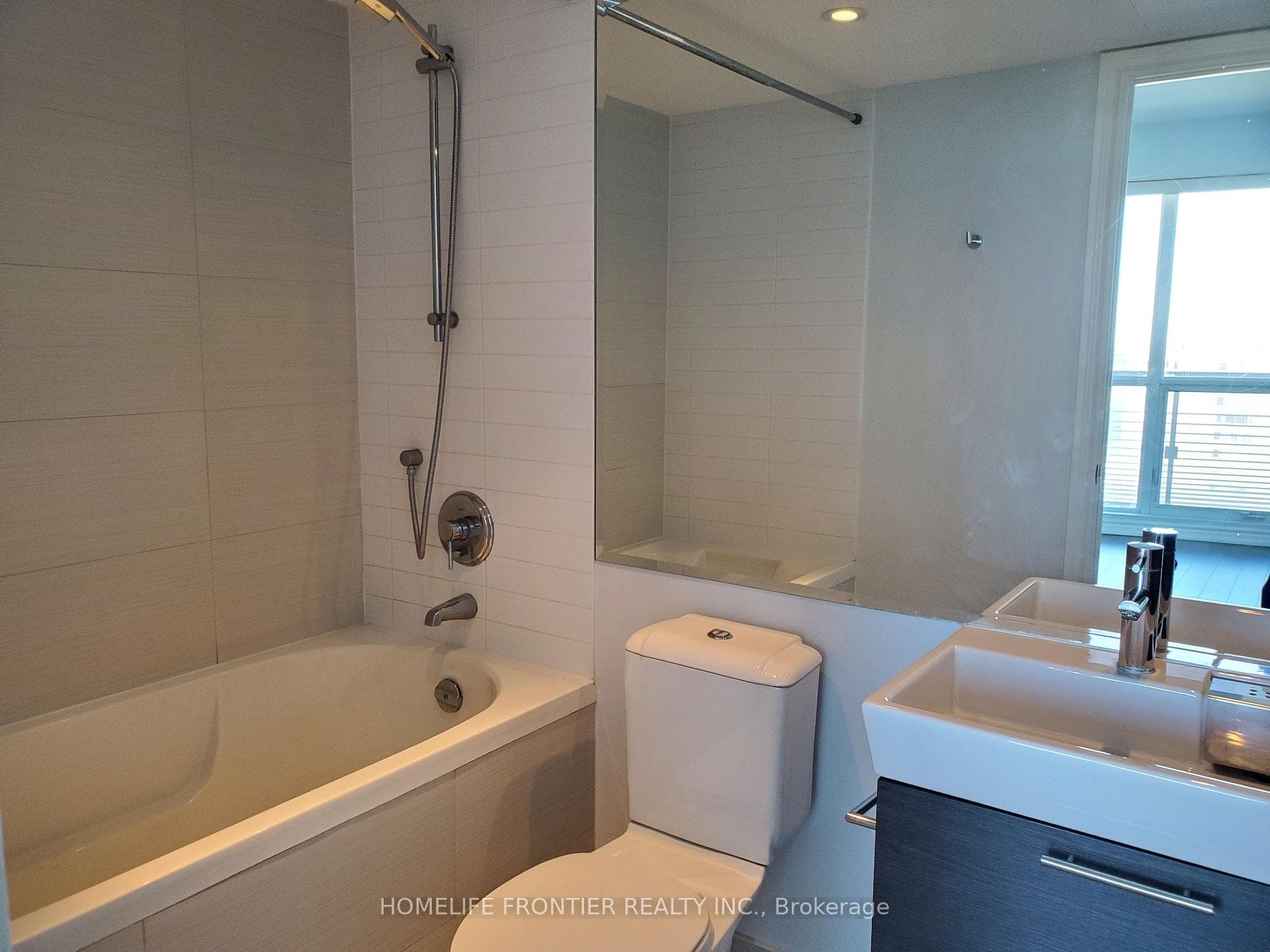 386 Yonge Street Unit 3004 photo 10