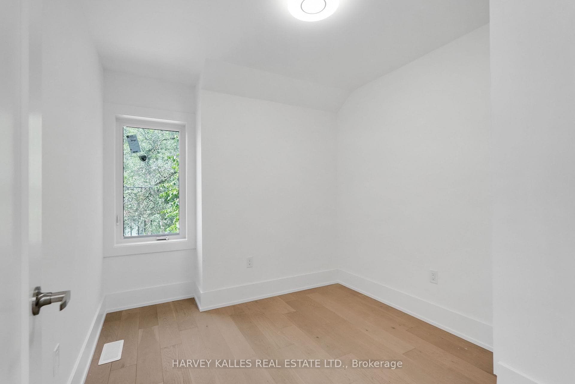 253 Albany Avenue photo 40