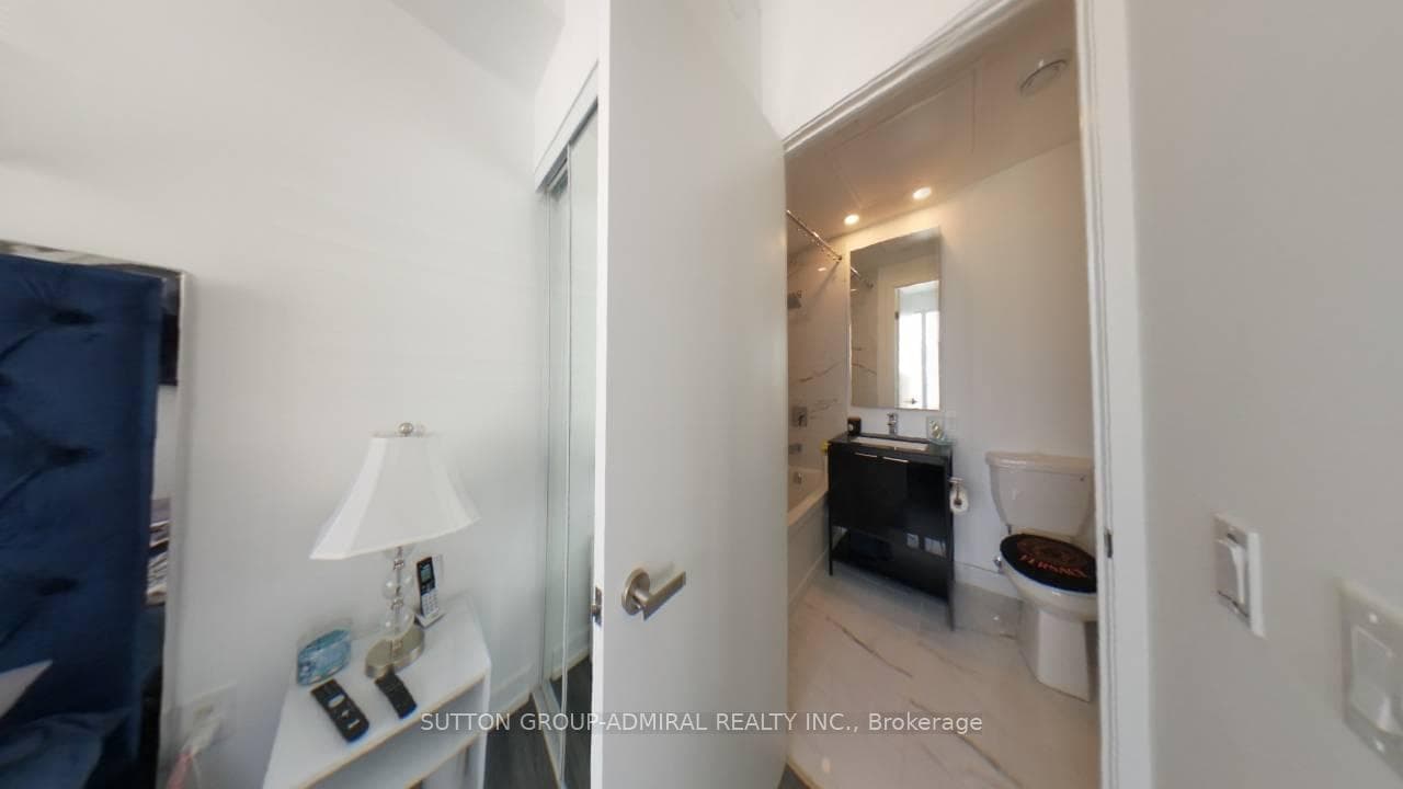 77 Shuter Street Unit 2113 photo 15