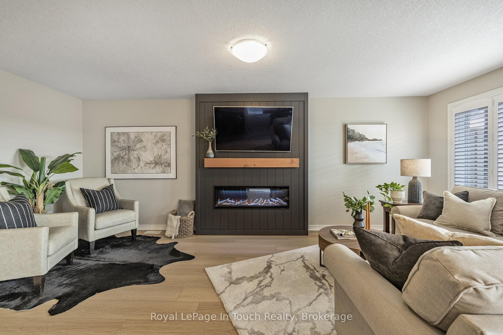 26 Oakes Crescent photo 13