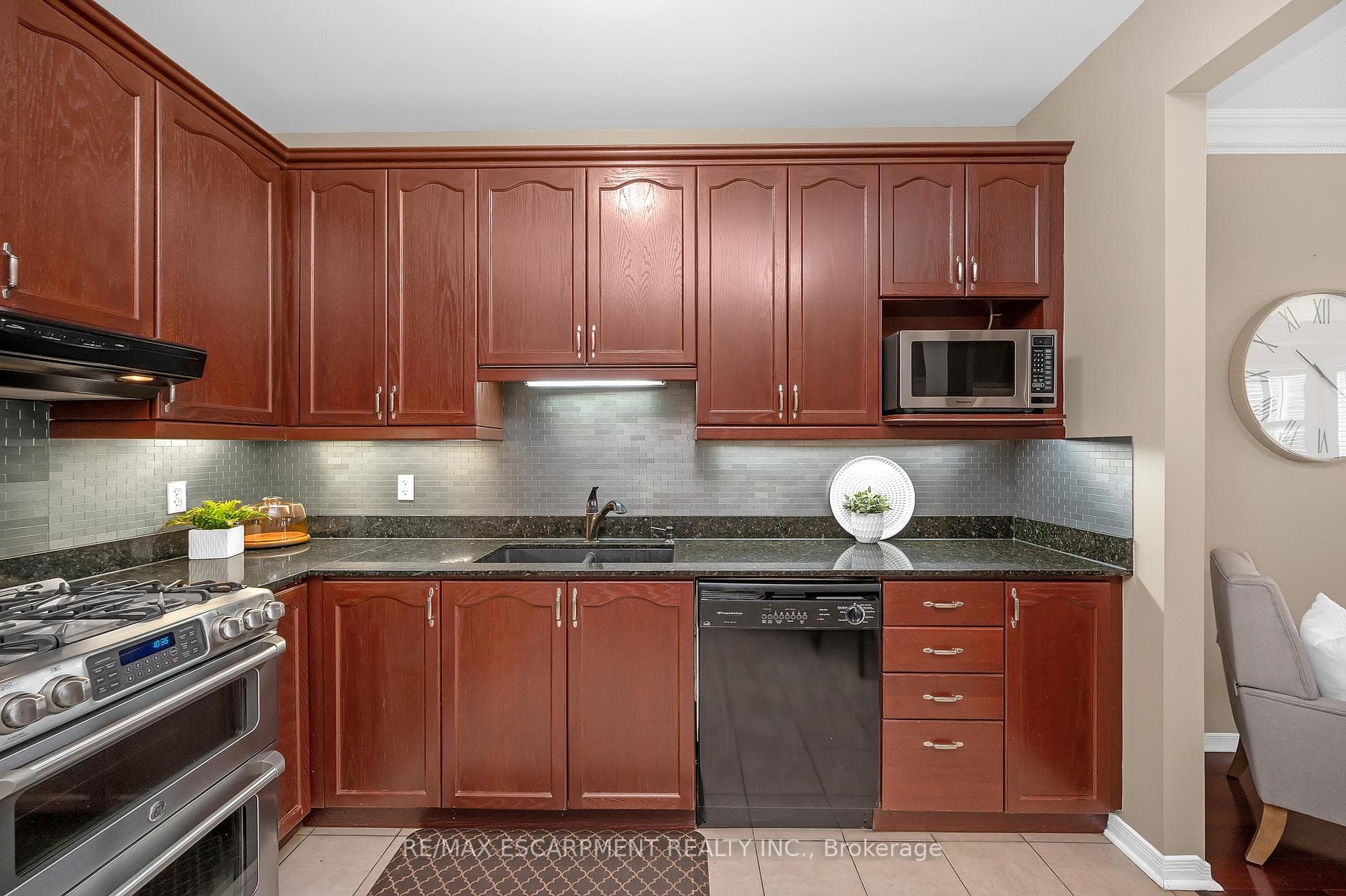 2243 TURNBERRY Road Unit 18 photo 11