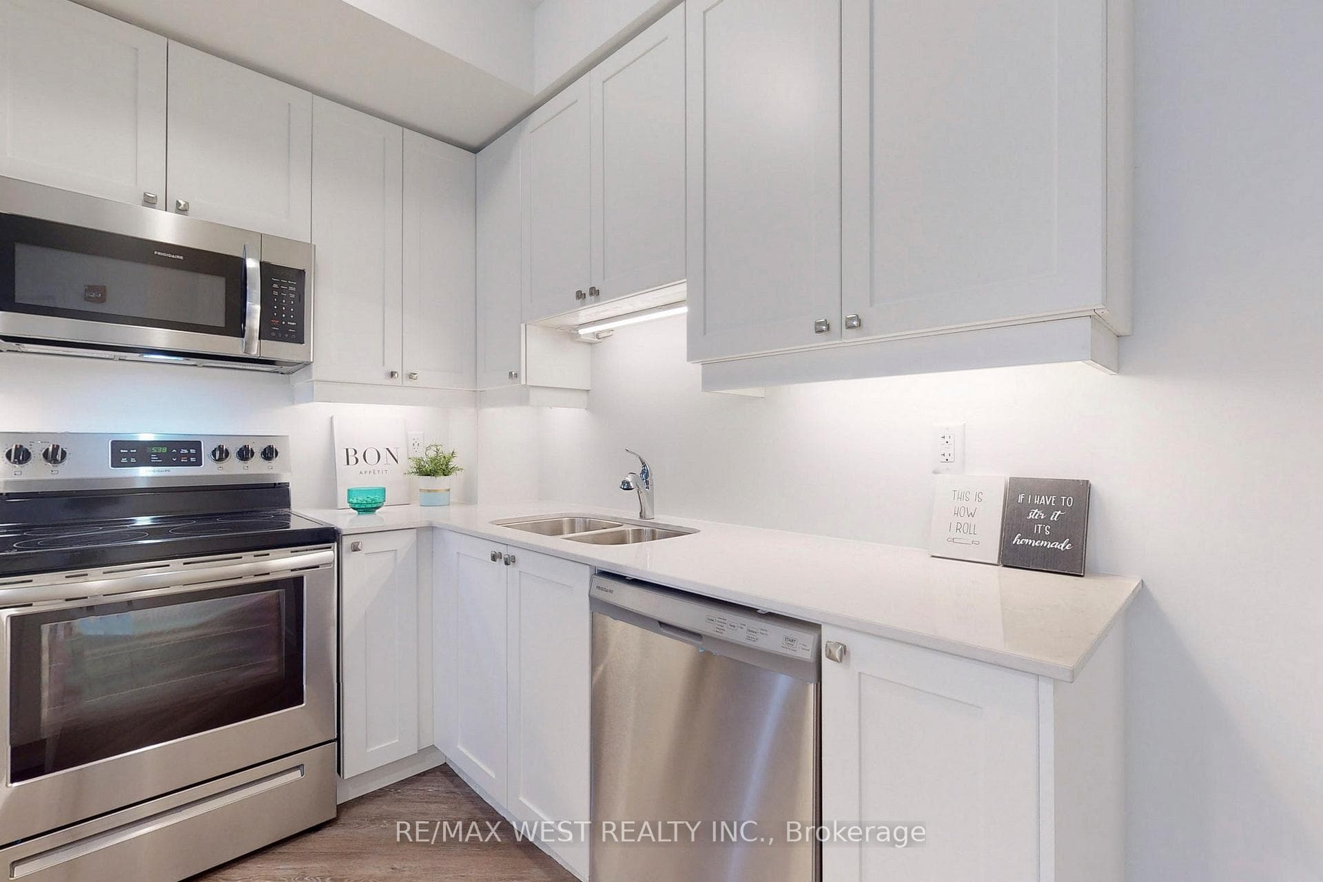 50 Lakebreeze Drive Unit 101 photo 17