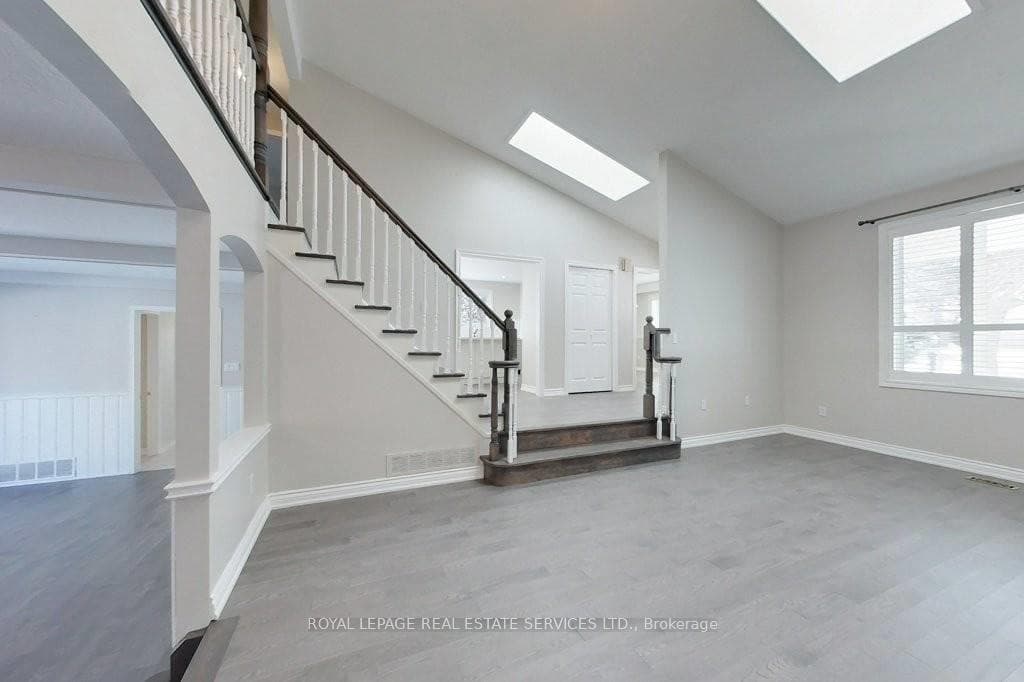 141 Castle Crescent photo 5