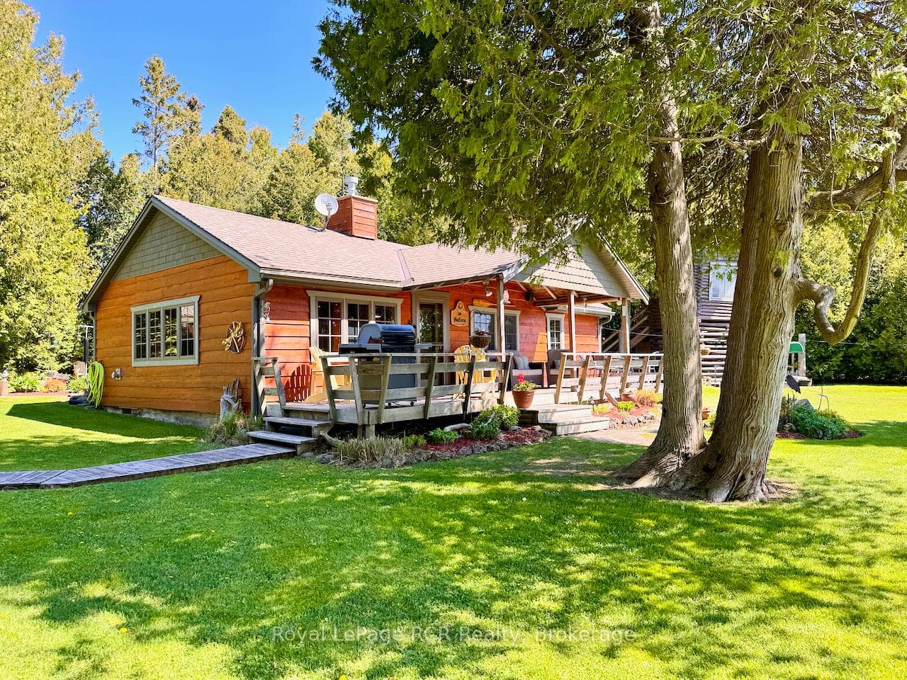 Beautiful, modern 'cottage' colours.