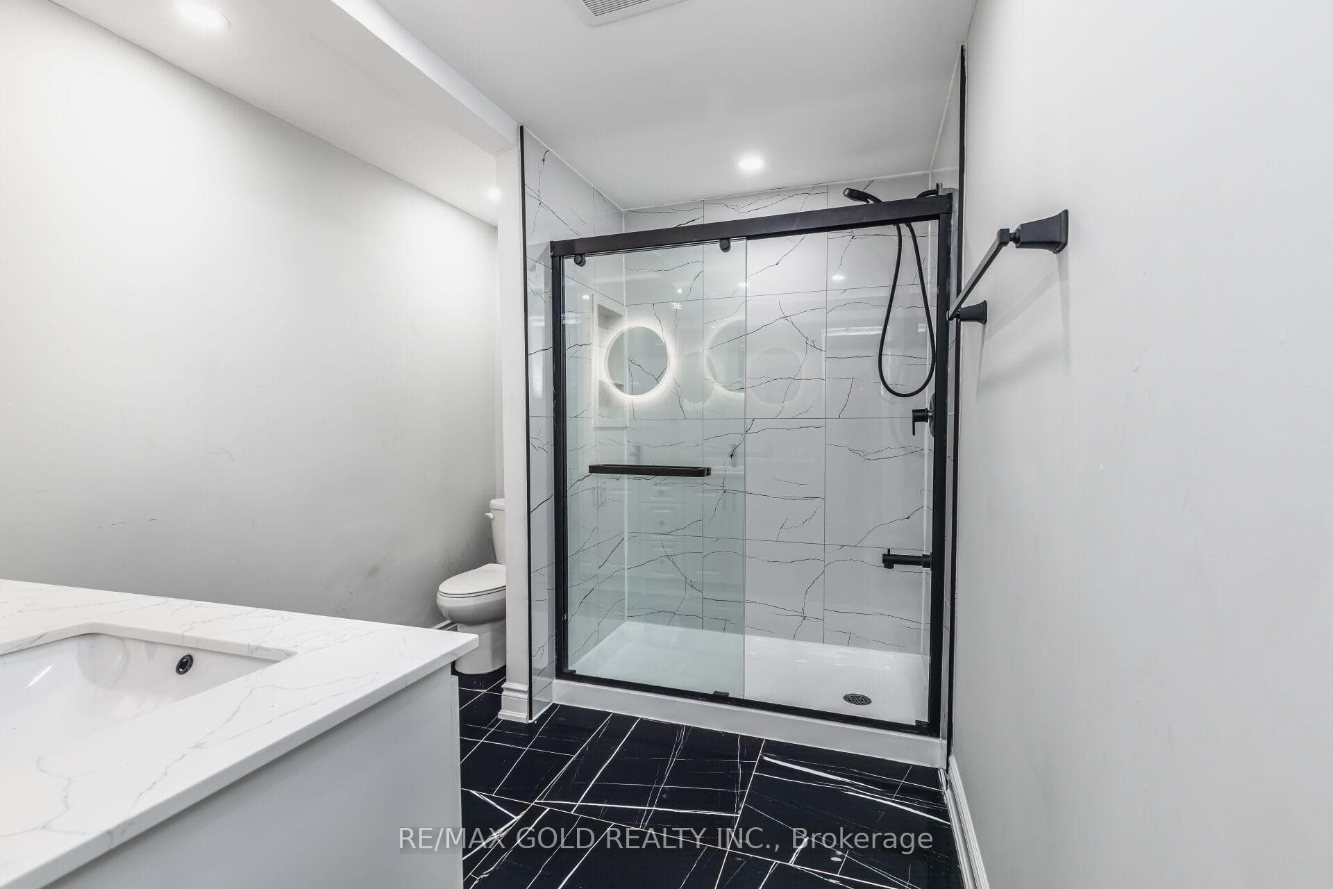 32 Chipwood Crescent photo 13