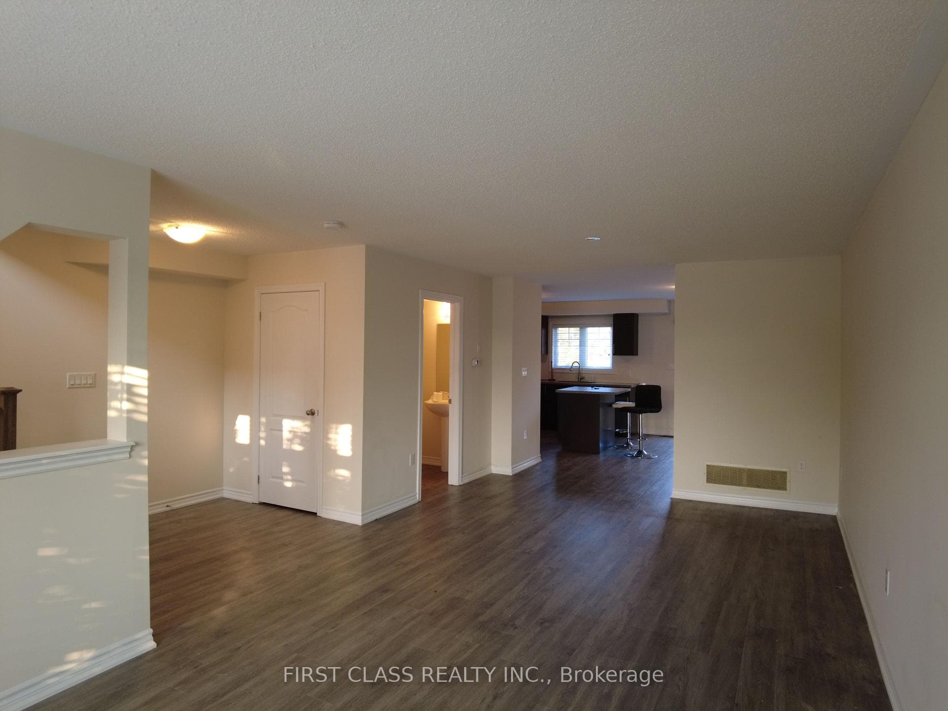 18 Streathern Way photo 11