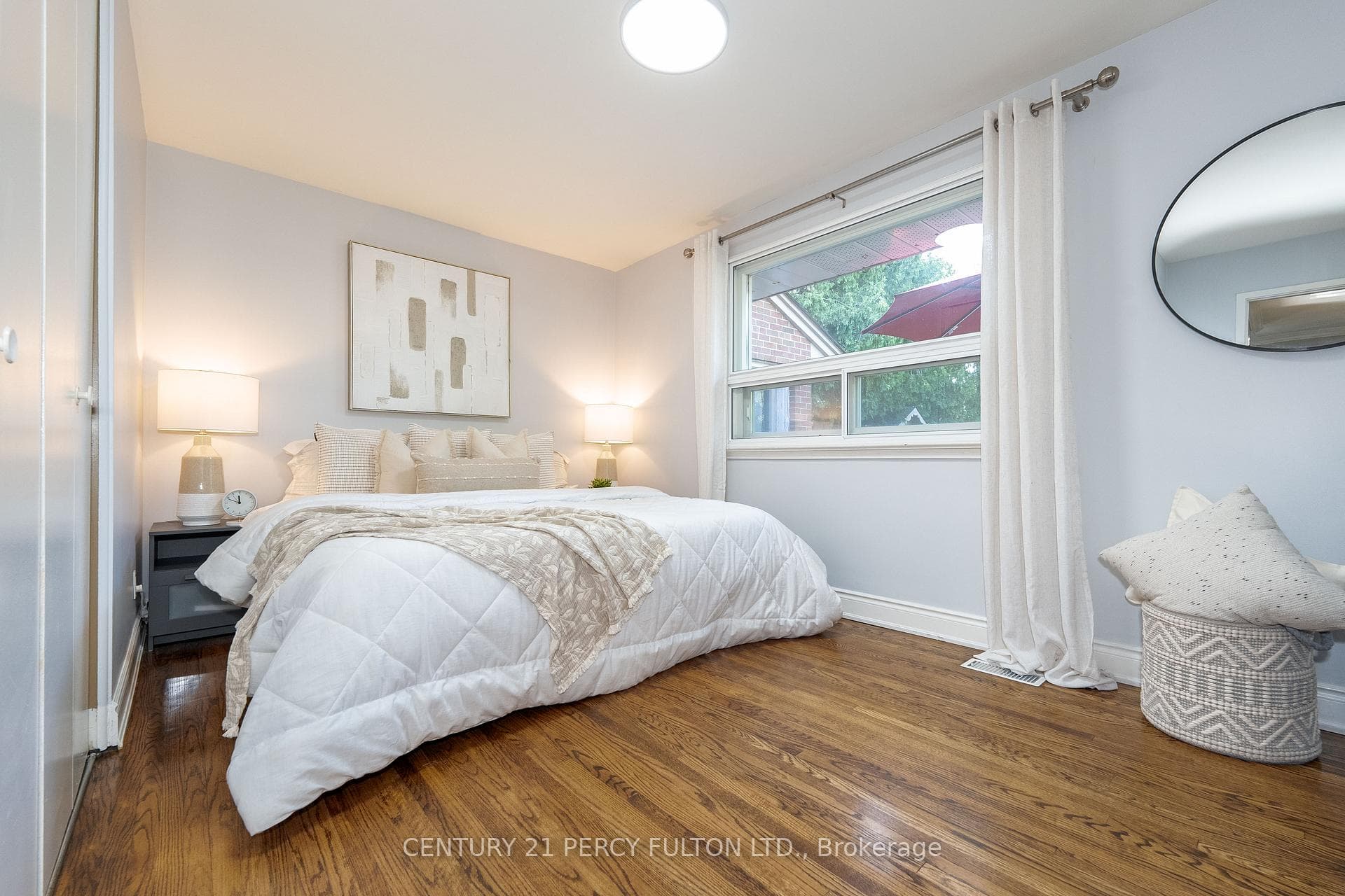 22 Pitcairn Crescent photo 13