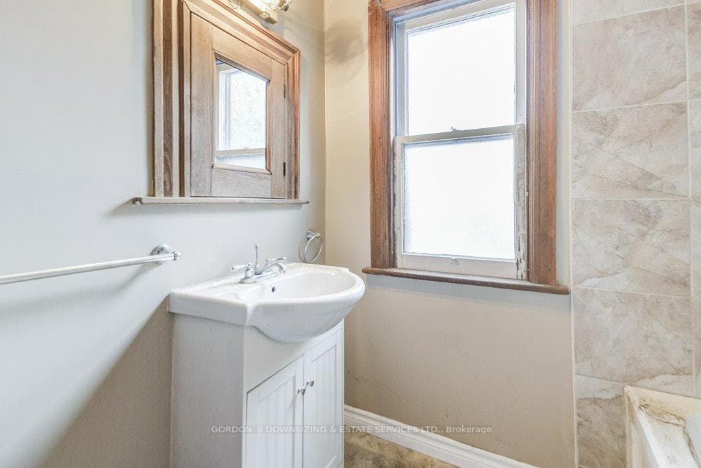 133 Homewood Avenue photo 32