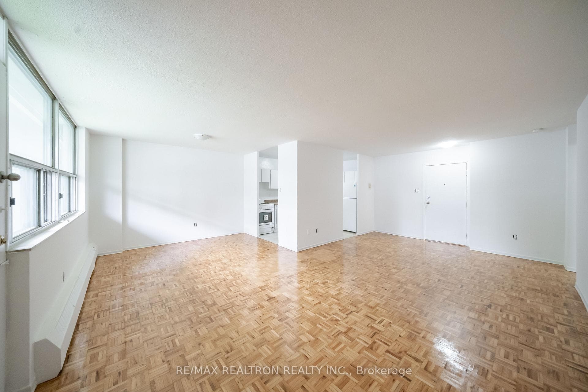 5 Glamorgan Avenue Unit 810 photo 4