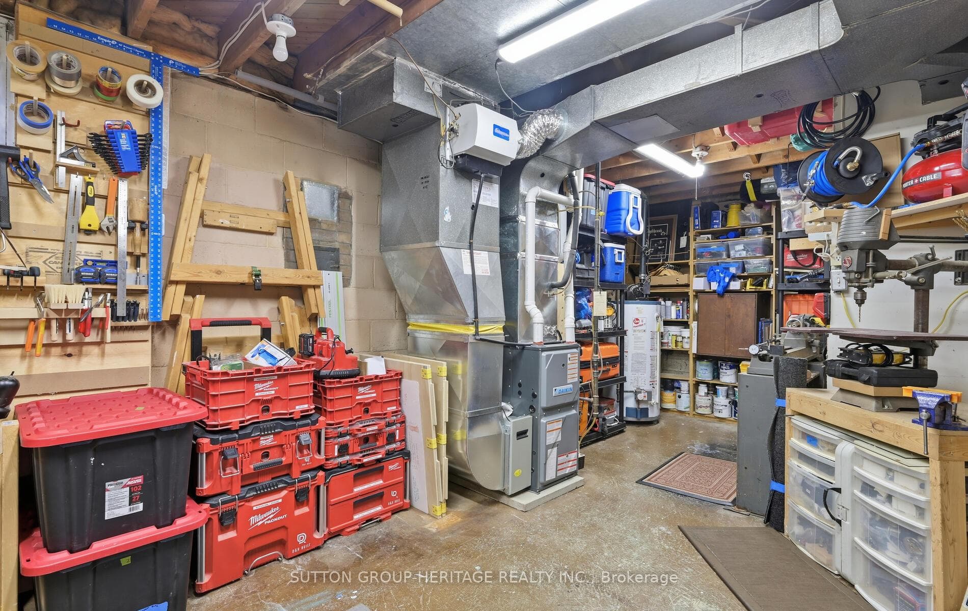452 Elizabeth Street photo 27