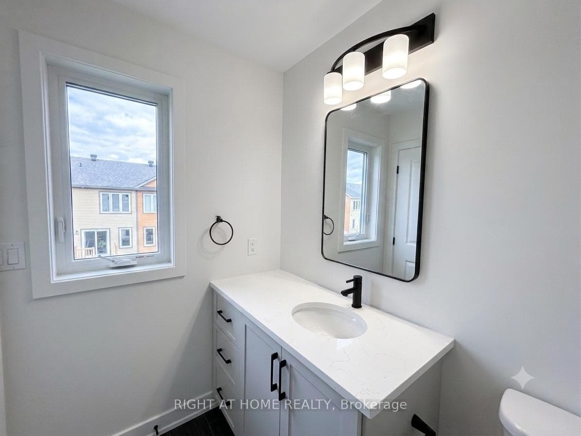 75 WHITCOMB Crescent photo 24