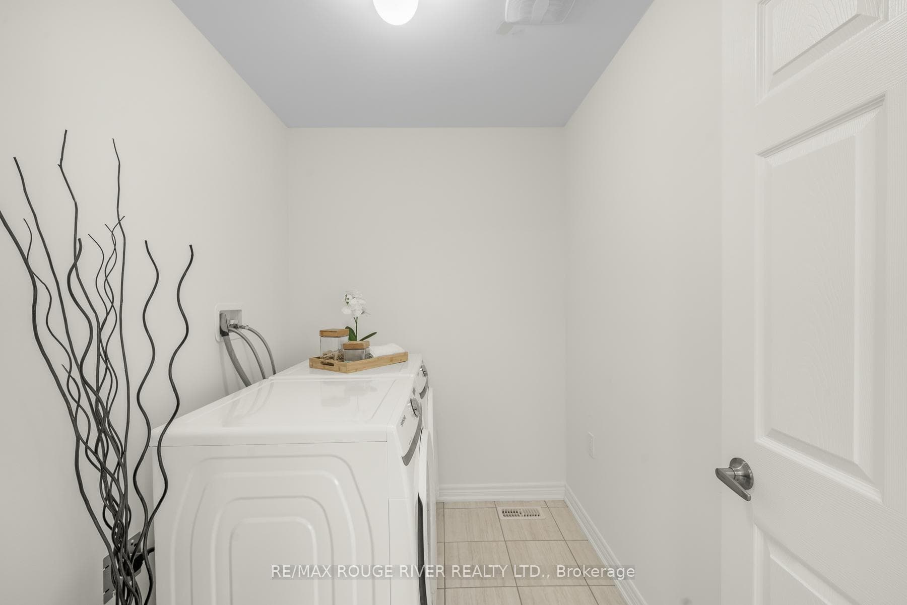 1124 Sepia Square photo 21