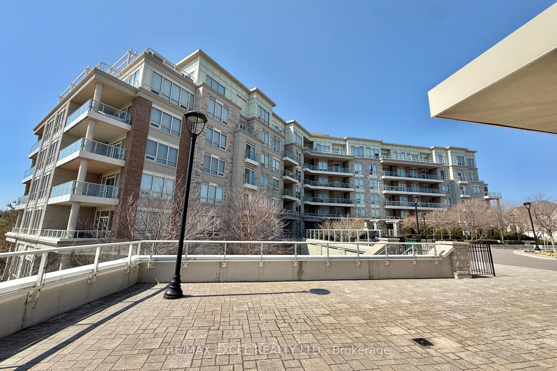 9 Stollery Pond Crescent Unit 208 photo 4