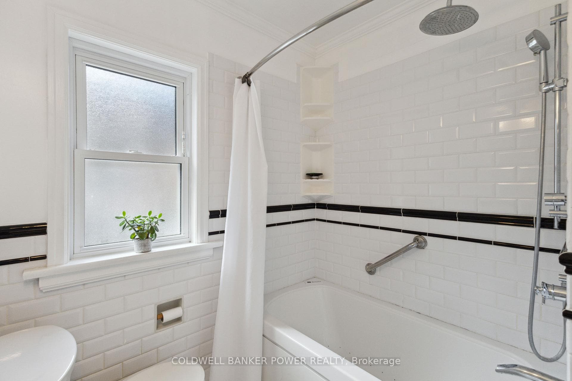 552 St George Street photo 27