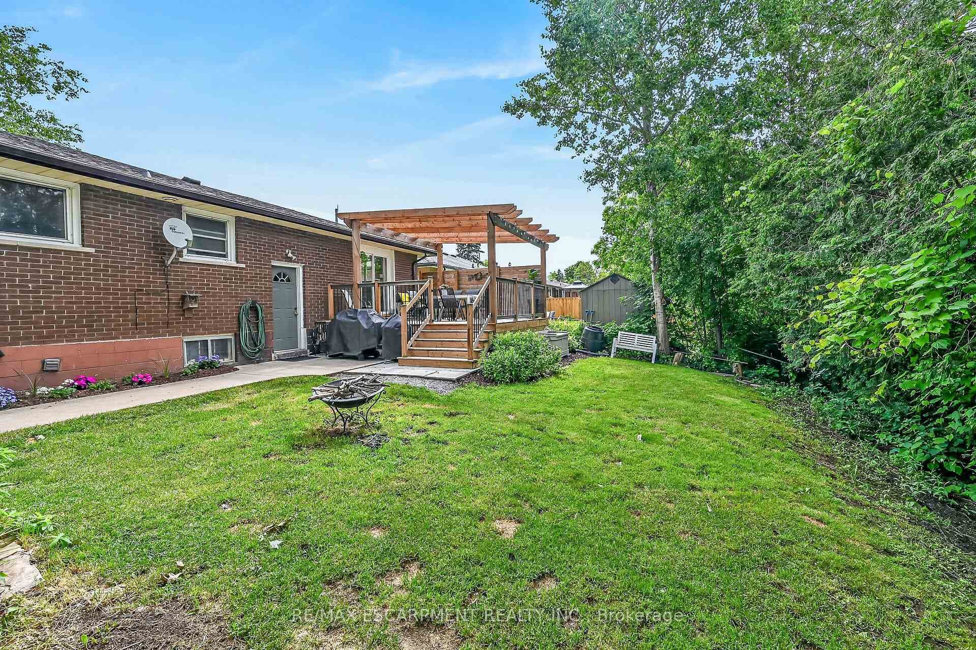 251 Mackenzie Crescent photo 48